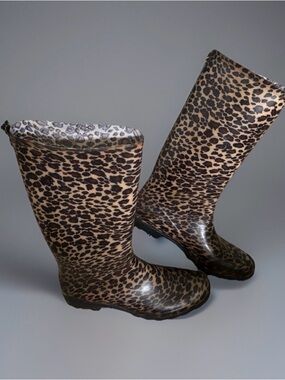 Capelli of New York Leopard Print Rain Boots  size 9 with comfy liner